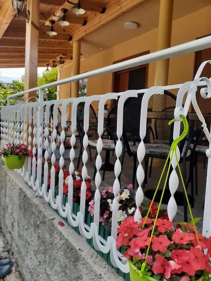 Joan Guesthouse Permet 0*,
